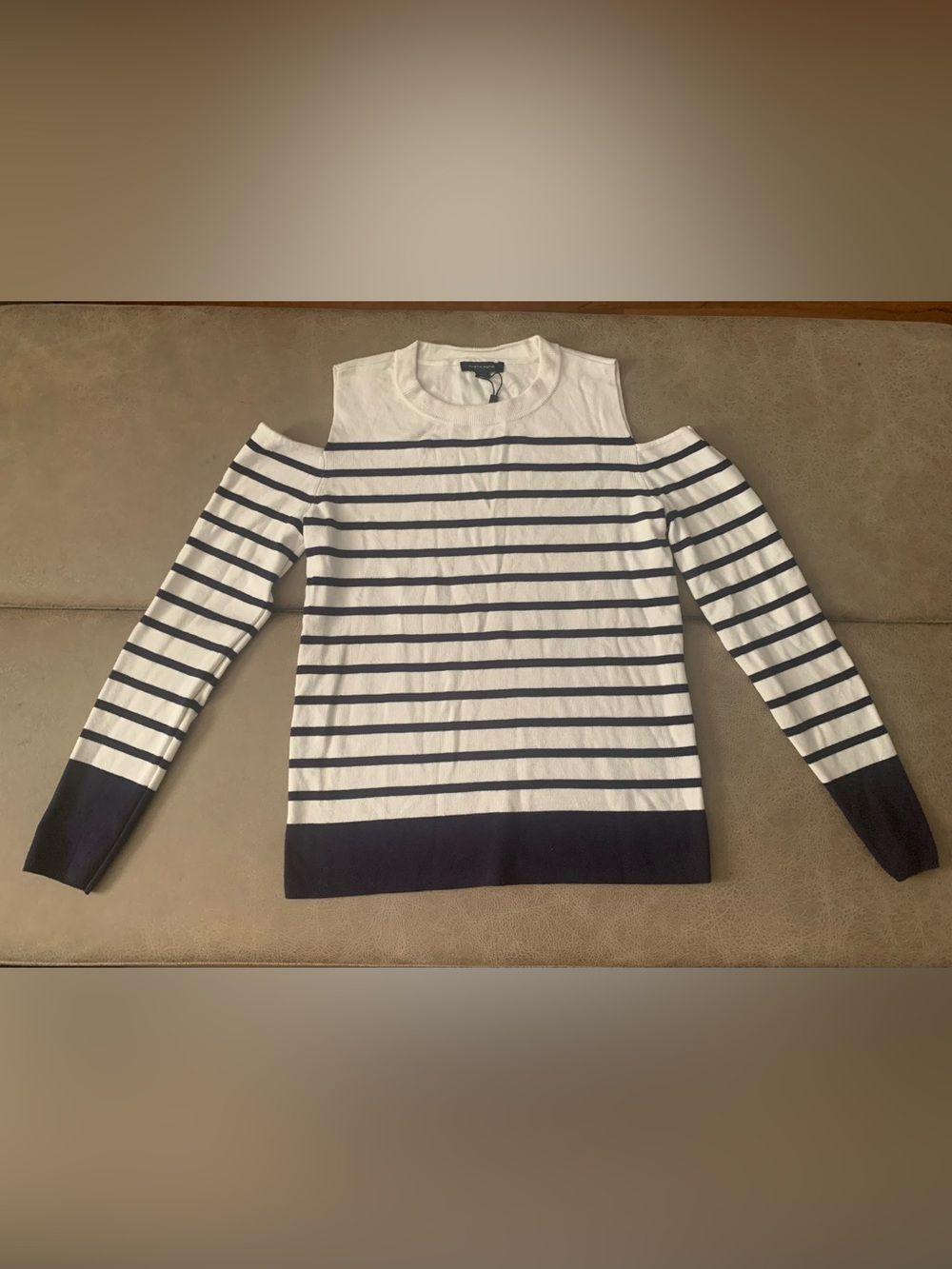 Tommy Hilfiger Women’s Striped White Navy Cold Shoulder Knit Sweater Size M